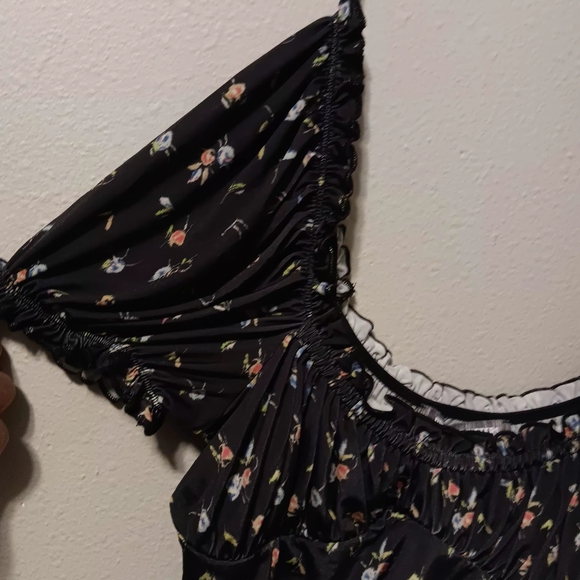 Urban Outfitters Black Floral Off-Shoulder Crop Blouse - Picture 11 of 11